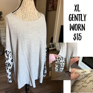 Entro Women's Gray Leopard Sleeve Top